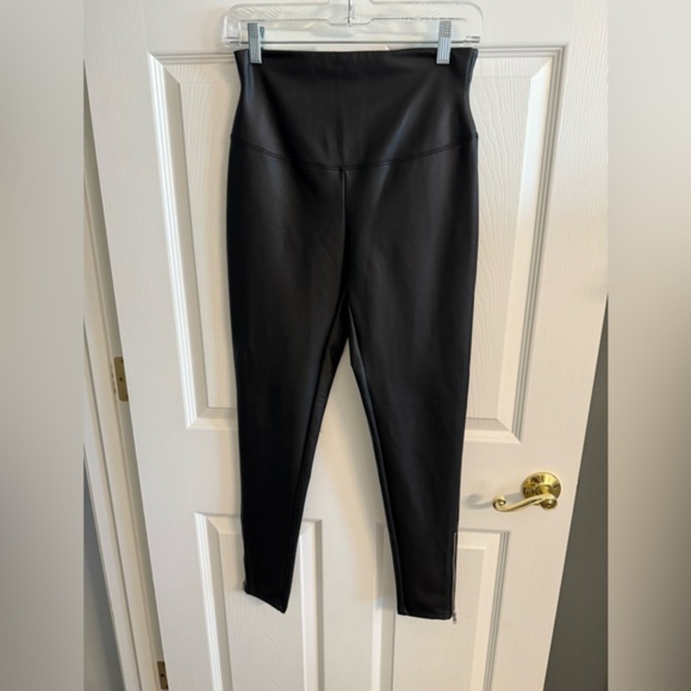 Yummie Faux Leather Black Leggings with Zippers at Ankles